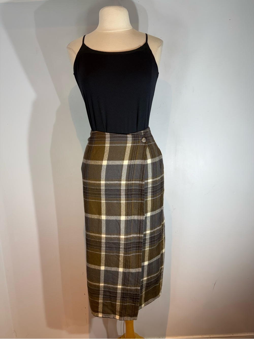 Vintage Eddie Bauer 100% Wool Plaid Wrap Midi Skirt size 8